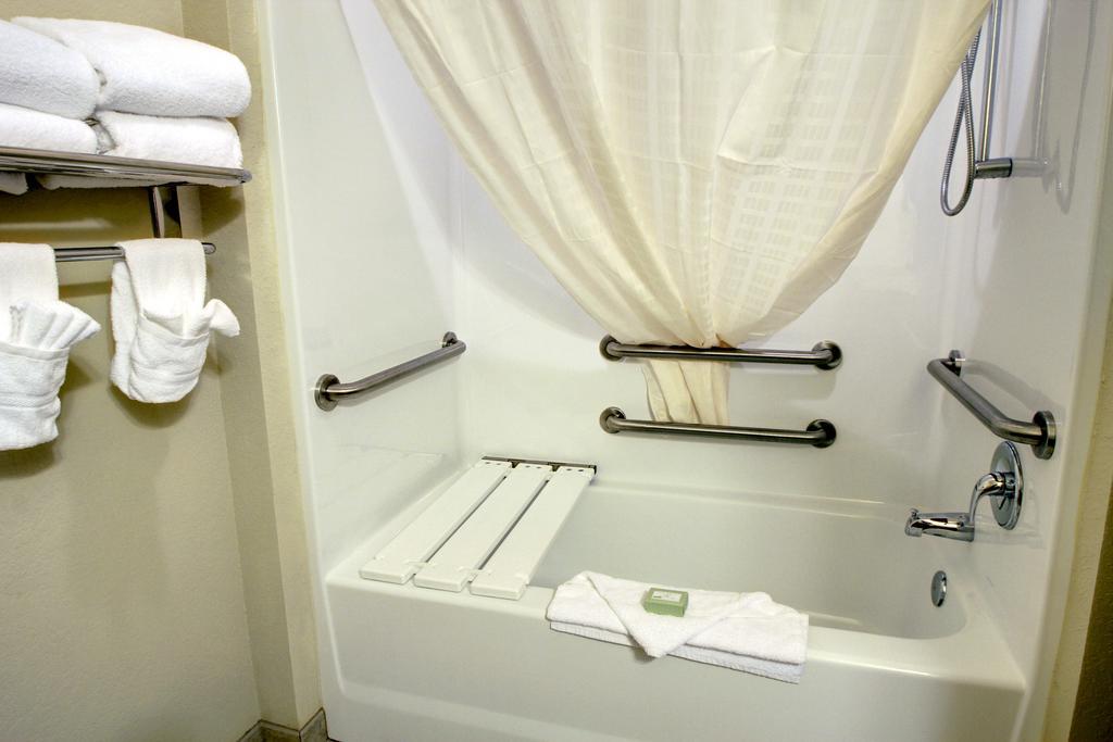 Cobblestone Inn & Suites-Winterset Dış mekan fotoğraf