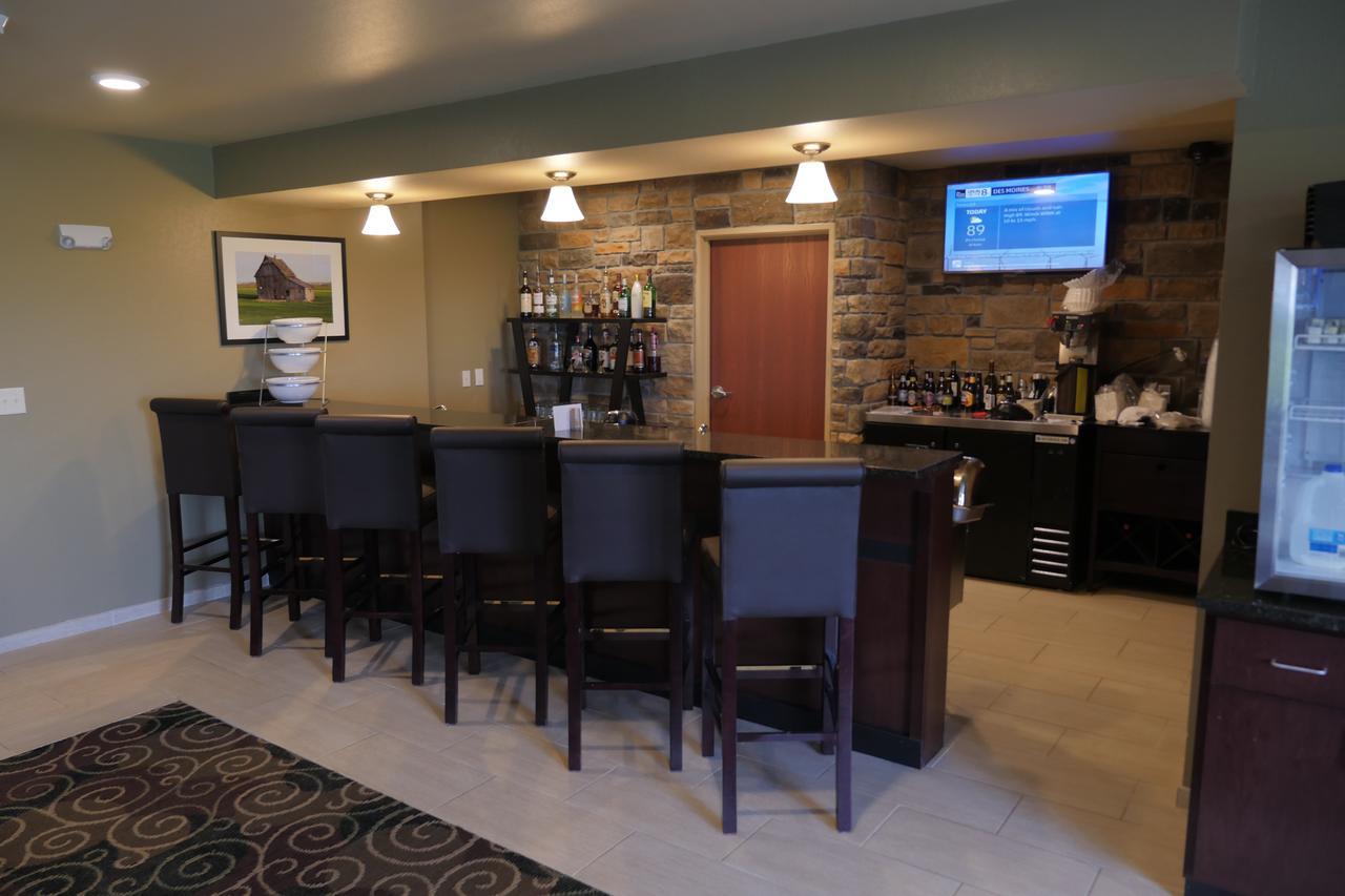 Cobblestone Inn & Suites-Winterset Dış mekan fotoğraf