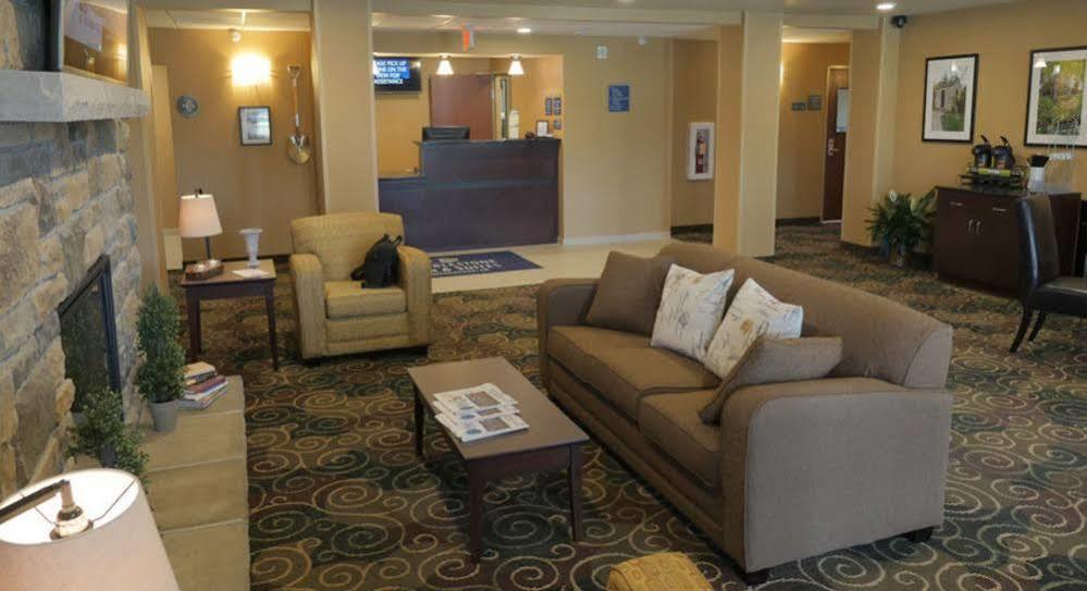 Cobblestone Inn & Suites-Winterset Dış mekan fotoğraf