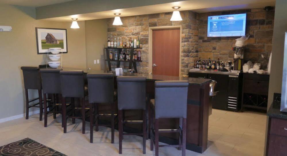 Cobblestone Inn & Suites-Winterset Dış mekan fotoğraf