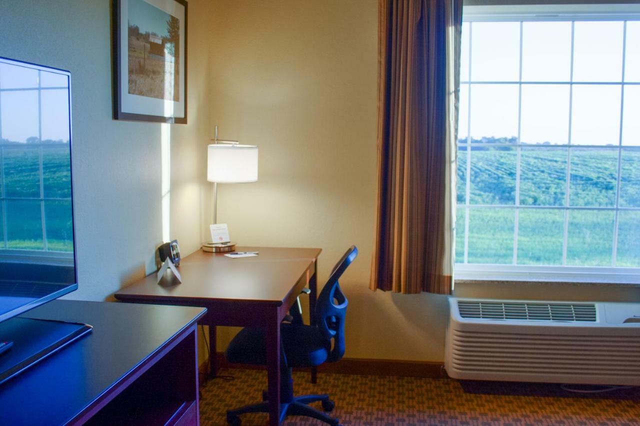 Cobblestone Inn & Suites-Winterset Dış mekan fotoğraf