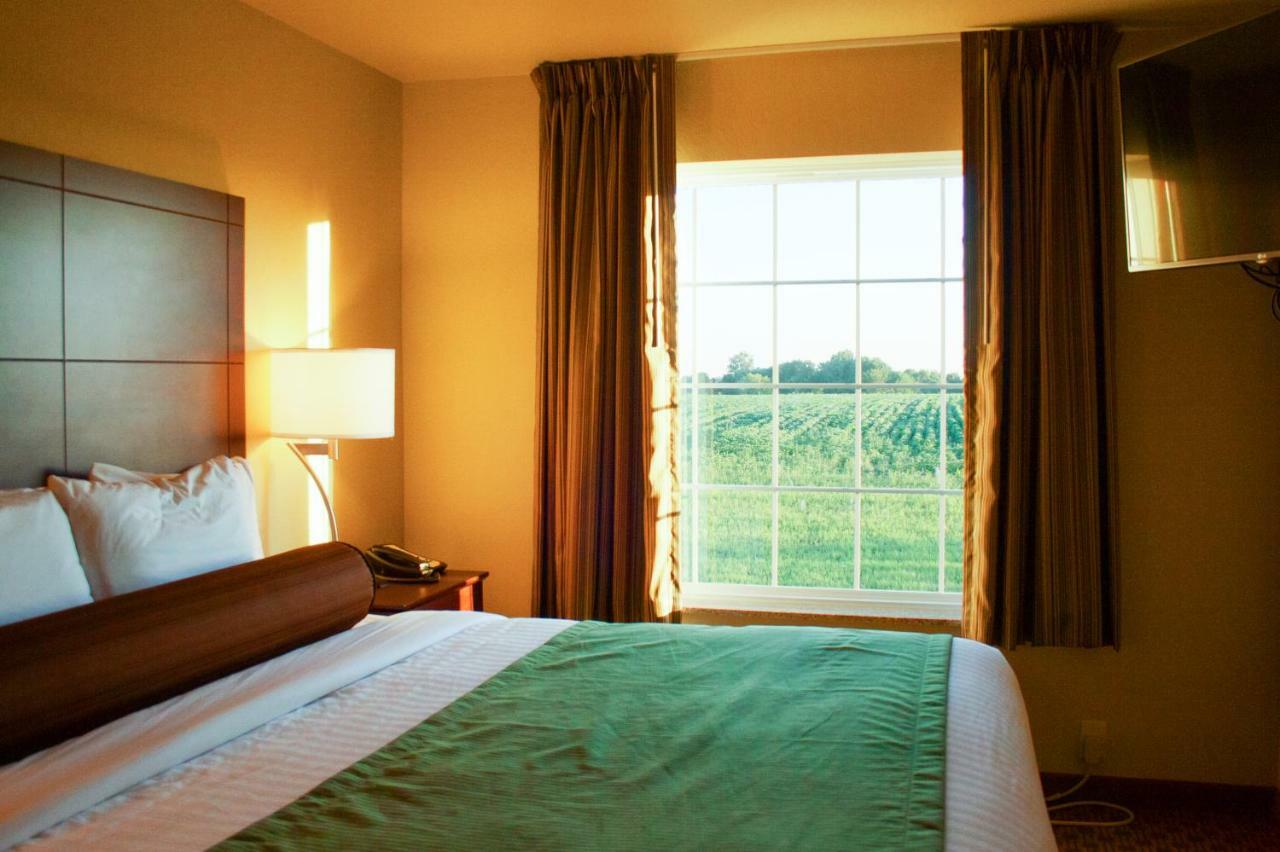 Cobblestone Inn & Suites-Winterset Dış mekan fotoğraf