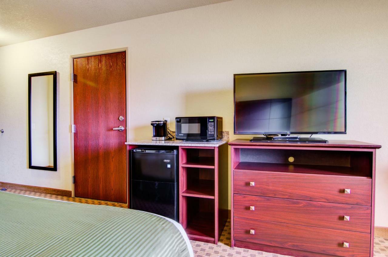 Cobblestone Inn & Suites-Winterset Dış mekan fotoğraf